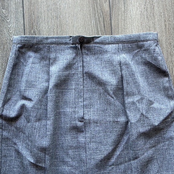 LE CHATEAU | Grey Long Skirt with Slit - Picture 3 of 3